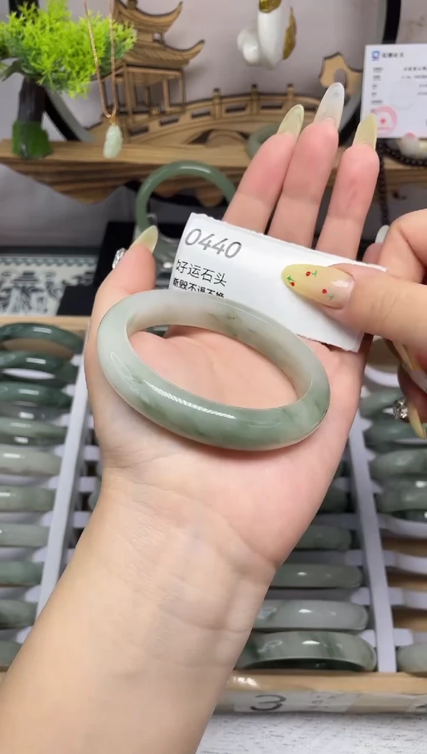 未镶嵌手镯石英质玉0440