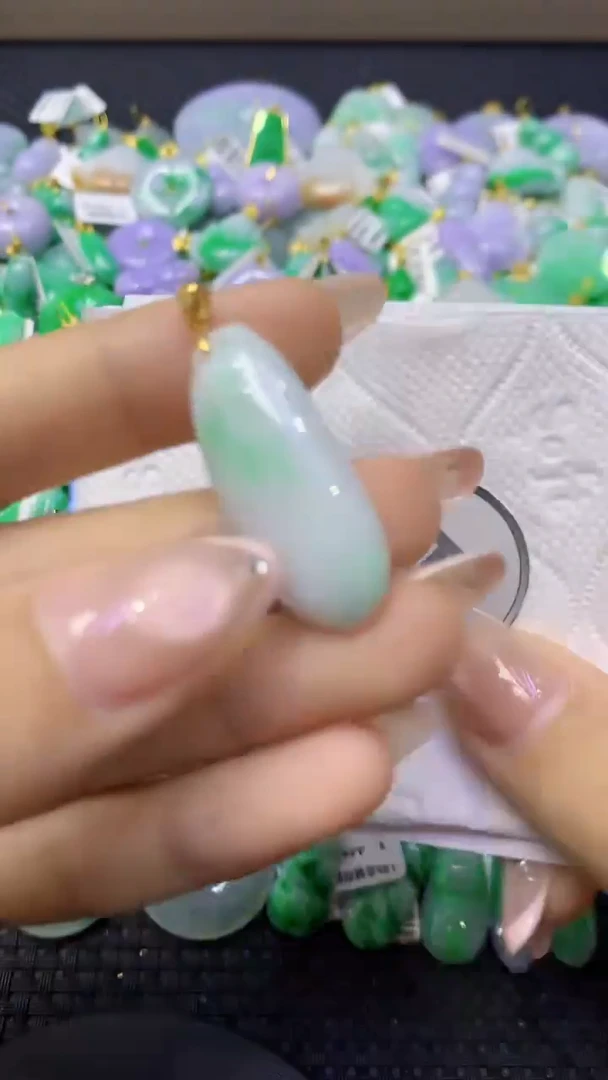 颈饰未镶嵌翡翠天然缅甸翡翠A货