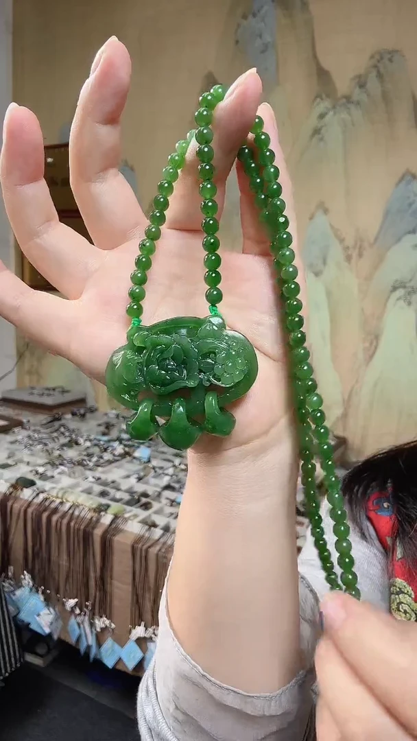 颈饰未镶嵌和田玉.