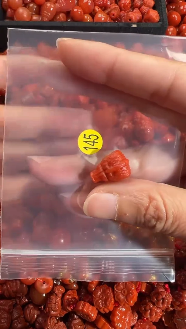 南红玛瑙未镶嵌颈饰1