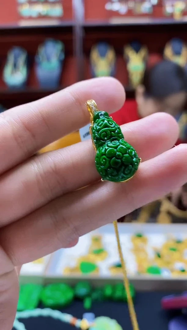 颈饰未镶嵌翡翠吊坠