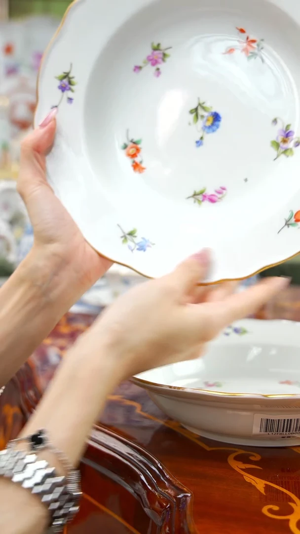 瓷灿*米多家中古瓷器如图所示两只