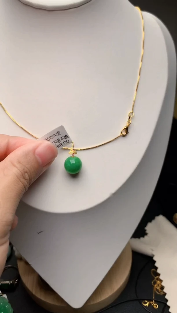 翡翠18K金镶嵌颈饰1