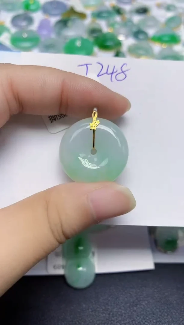 颈饰18K金镶嵌翡翠天然缅甸翡翠A货翡翠百元以上9元证书费自理