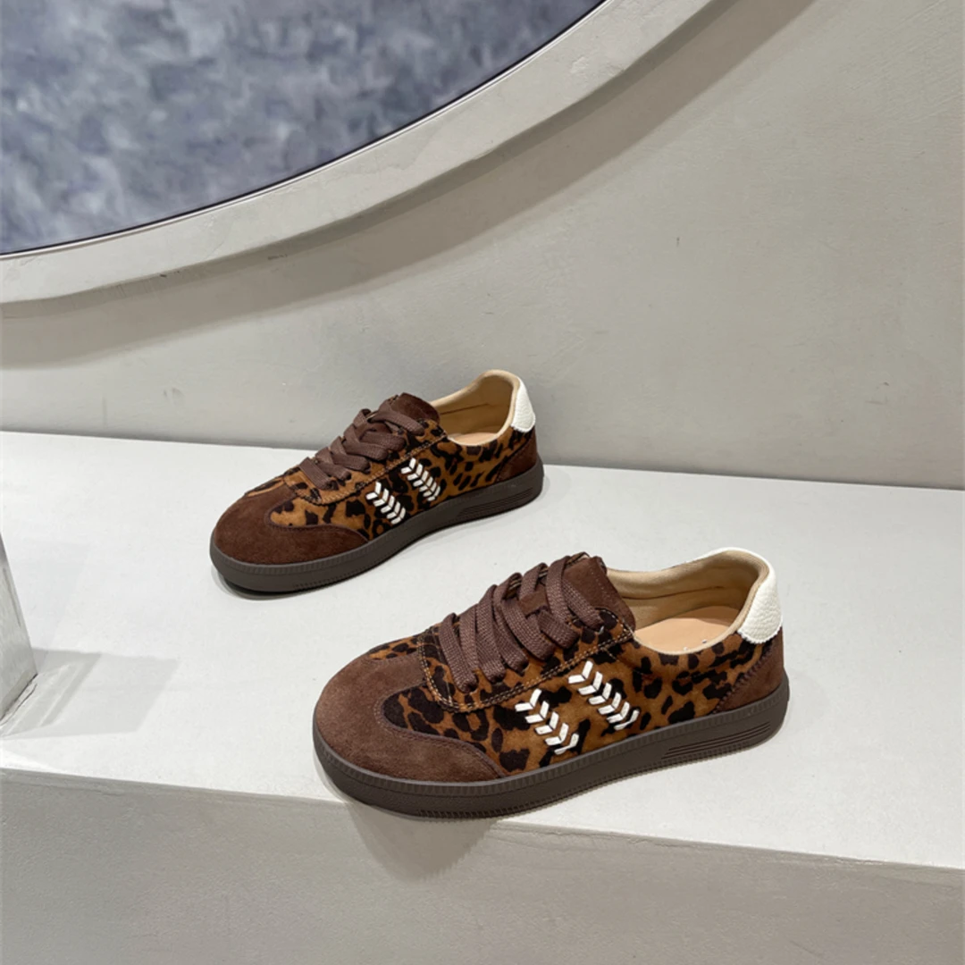 平底复古磨砂豹纹板鞋女2025秋冬新款超火百搭轻便舒适运动休闲鞋