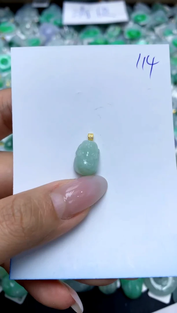 翡翠18K金镶嵌颈饰11111111111111