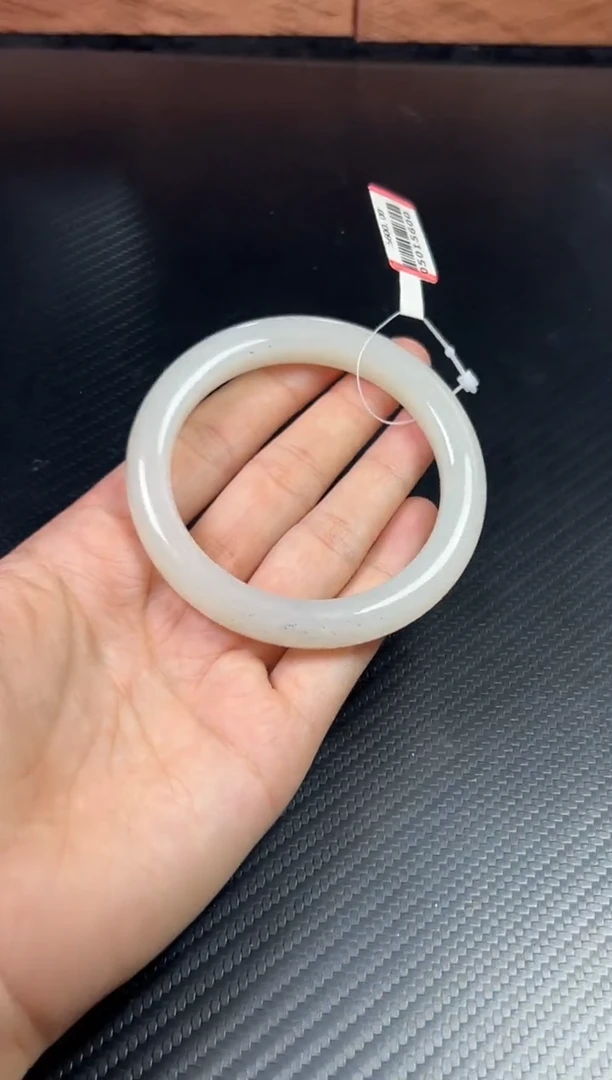 和田玉手镯未镶嵌黑山微色差59+M