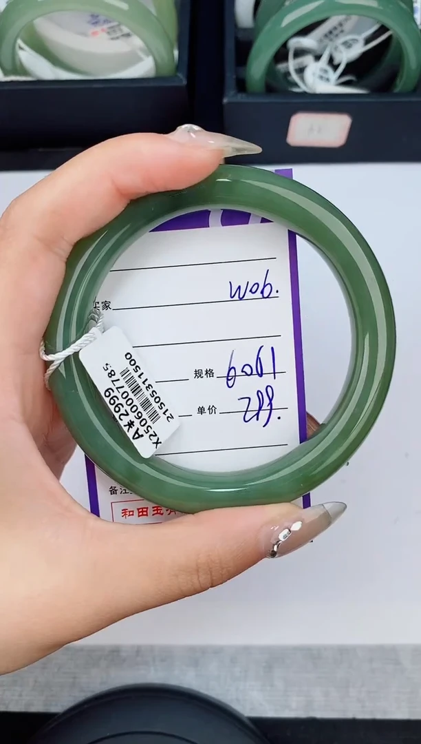 和田玉手镯未镶嵌6友缘微色差T2