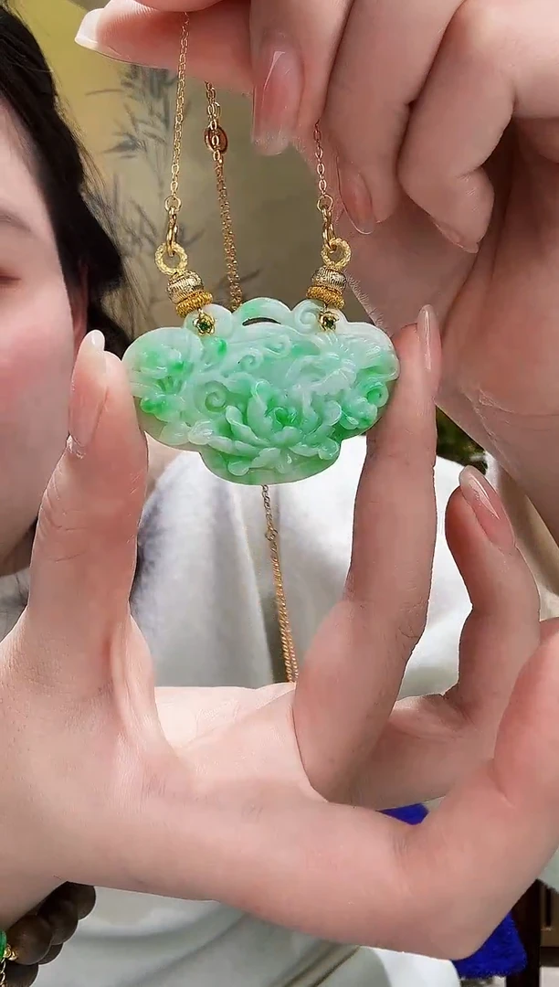 颈饰未镶嵌翡翠吊坠