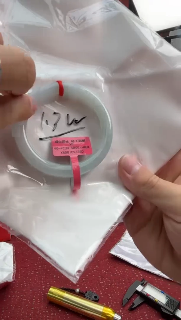 未镶嵌手镯（圆镯）翡翠a****y翡翠手镯1