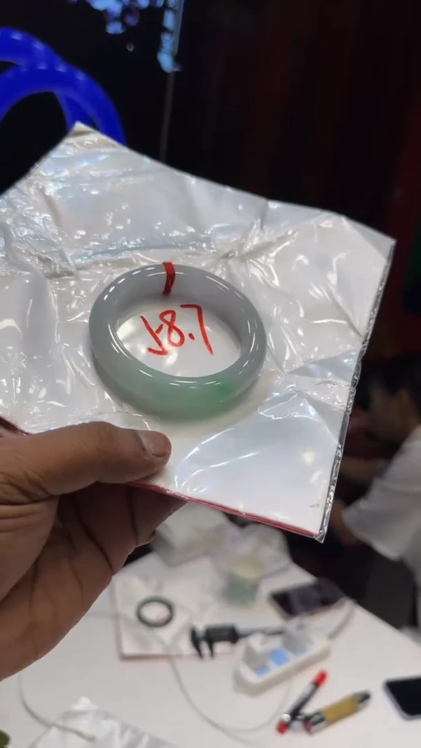 翡翠手镯未镶嵌灰***梦手镯