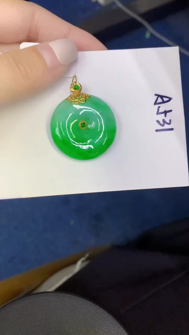 颈饰18K金镶嵌翡翠缅甸天然翡翠A货