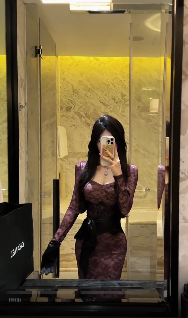 2025初秋纯欲性感V领修身收腰显瘦喇叭袖包臀蕾丝韵味紫连衣裙