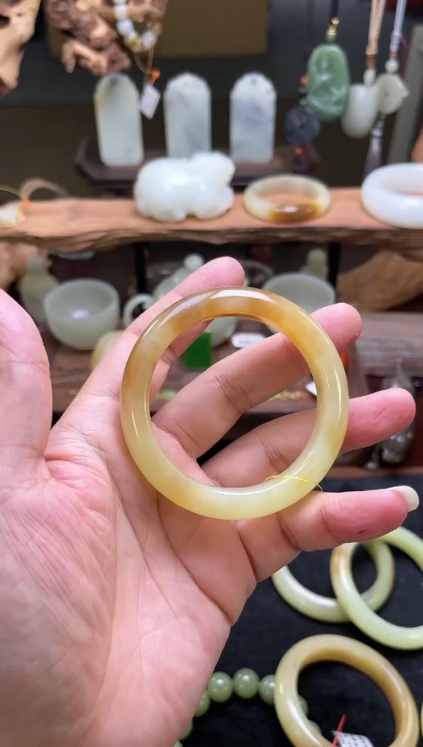 【闪购商品】和田玉手镯未镶嵌 若羌糖黄手镯9001552