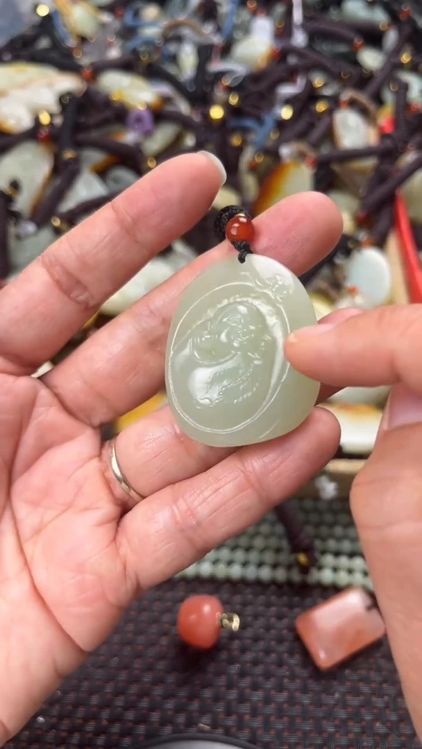 【闪购商品】和田玉颈饰未镶嵌多样性发货没有证书拍一发一有瑕