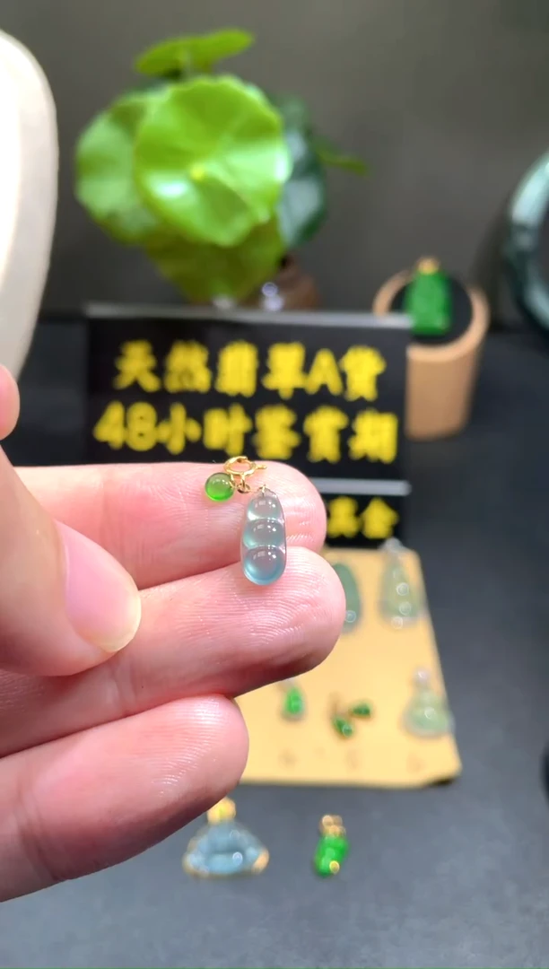 颈饰18K金镶嵌翡翠翡翠A货