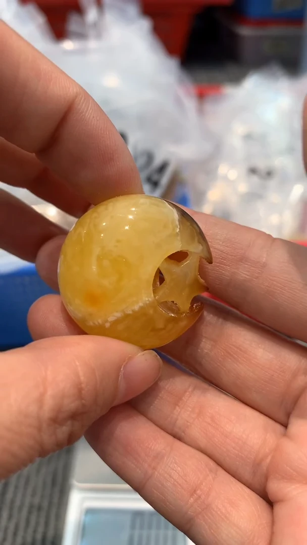 未镶嵌琥珀珠宝奇石101