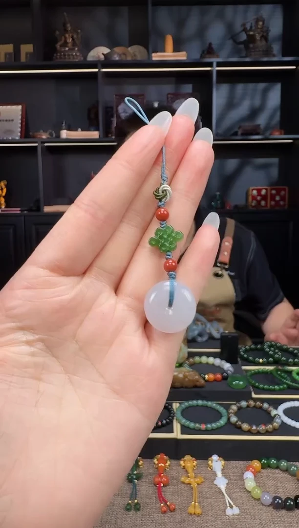 和田玉未镶嵌颈饰野牛沟扣挂件