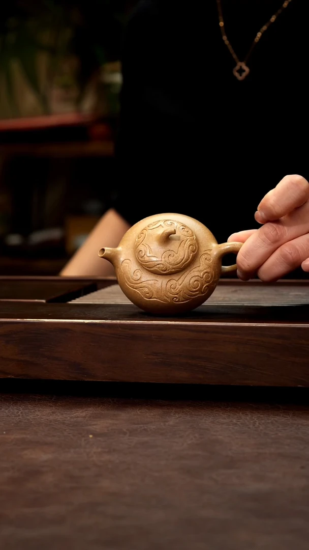 茶壶紫砂黄金段泥灼砂刻无为120cc左右