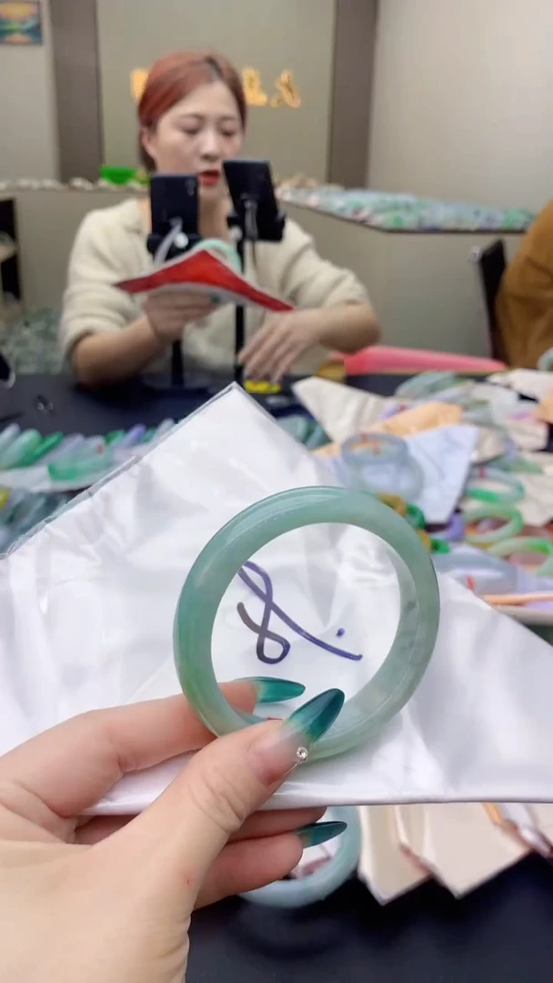 【闪购商品】翡翠手镯未镶嵌0313714241