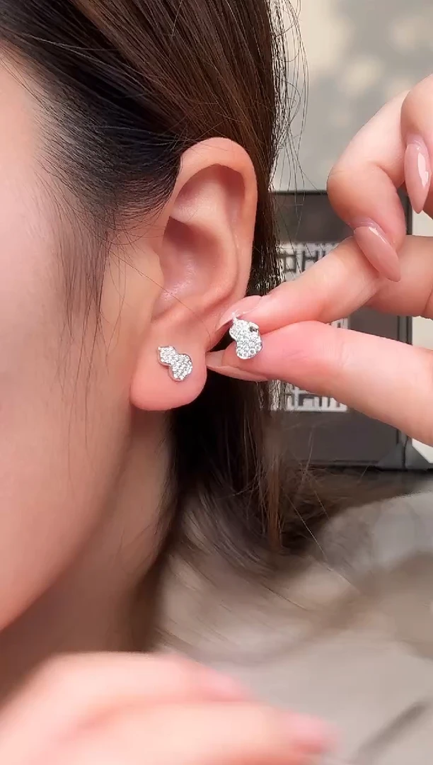 18K金镶嵌实验室培育钻石耳饰@@耳钉白圆形满钻葫芦+