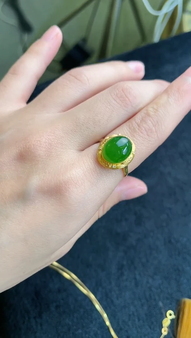 【闪购商品】和田玉戒指18K金镶嵌碧玉蛋面戒指