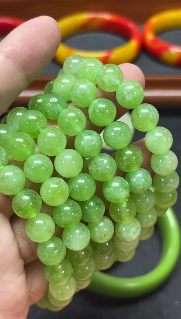 1025号绿色圆珠手串