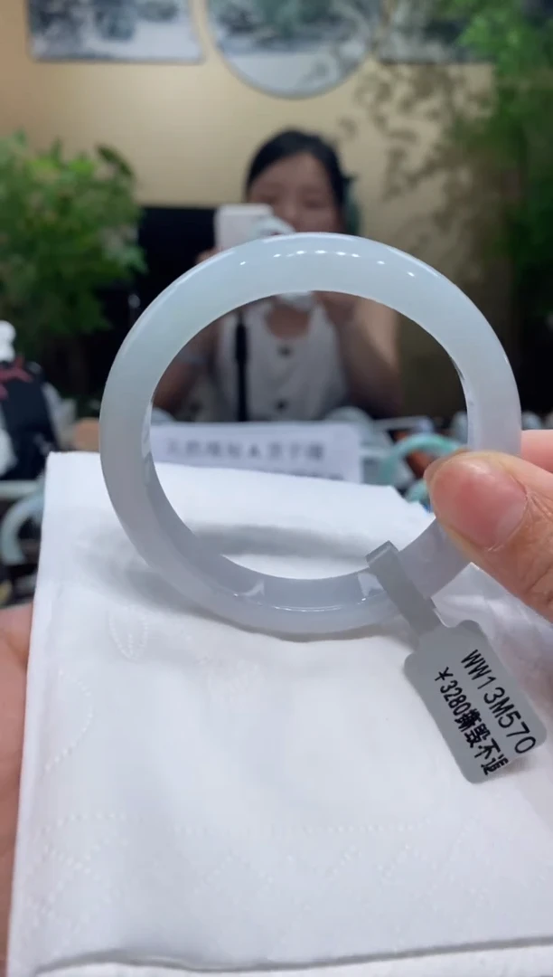 翡翠手镯未镶嵌翡翠57