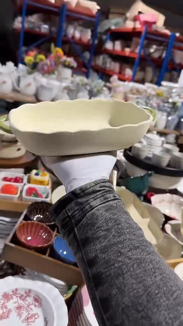 陶瓷绿色磨砂椭圆碗微瑕 凑满20元包邮