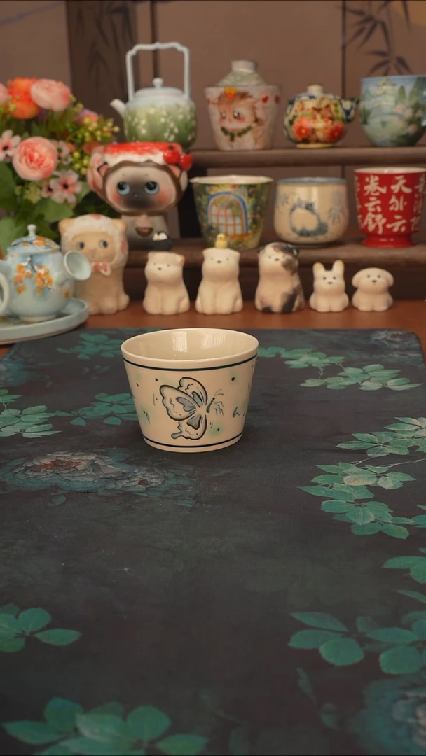 珂珂   描金蝴蝶猪口杯