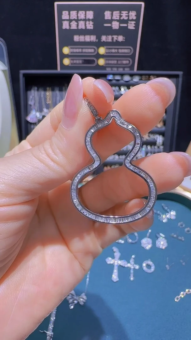 颈饰钻石铂Pt950镶嵌吊坠