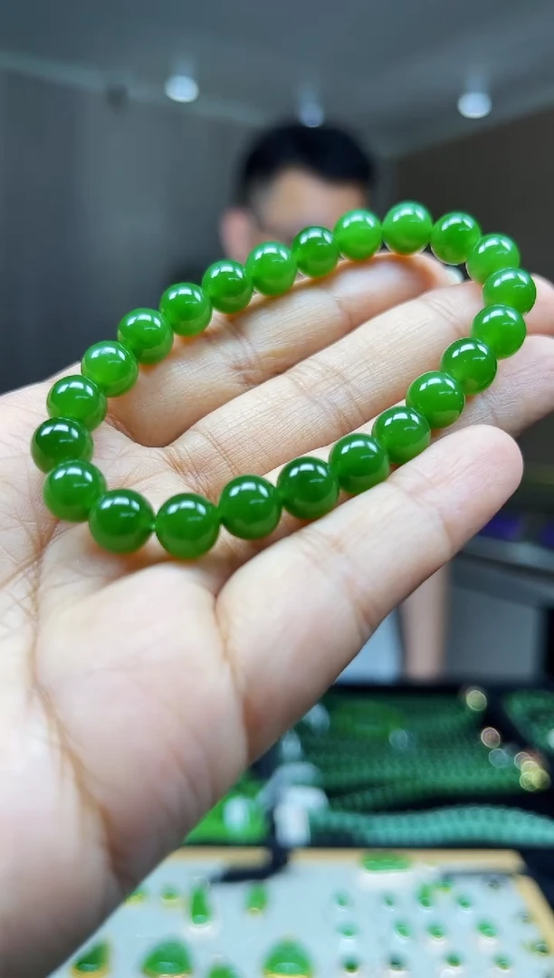 和田玉（碧玉）未镶嵌颈饰±8mm辣阳绿单圈