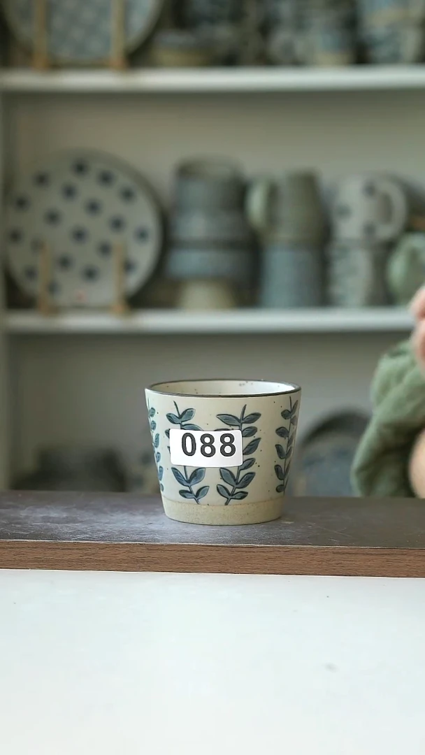 陶088瑕不退换藤蔓猪口杯220@7-10@