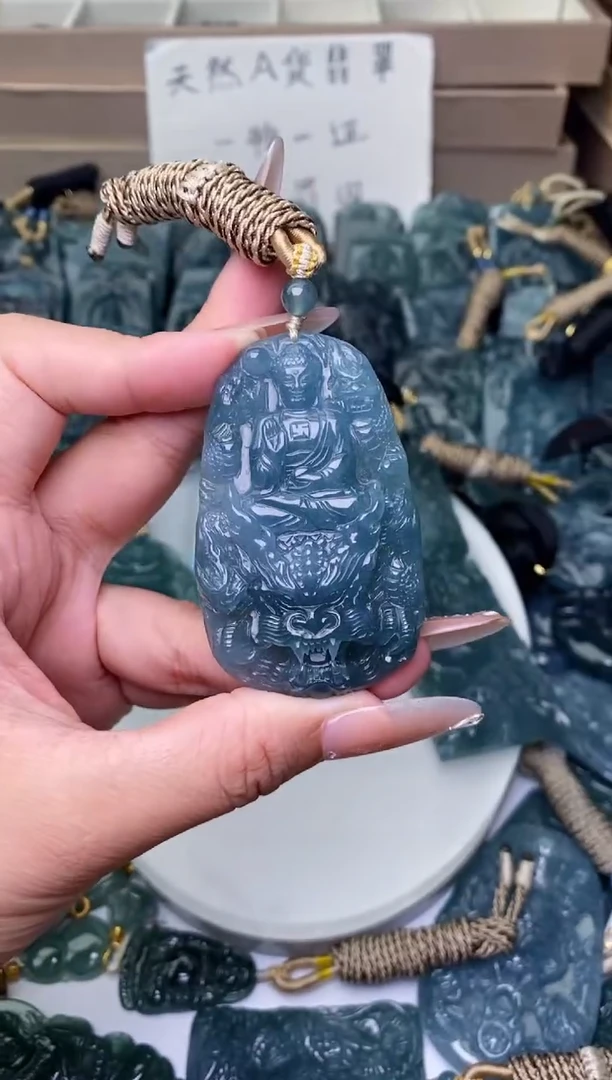 颈饰未镶嵌翡翠