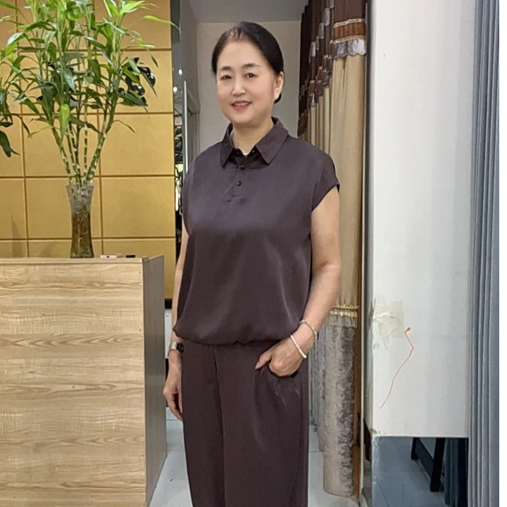 2025新款夏季翻领缎面纯色大码减龄套装
