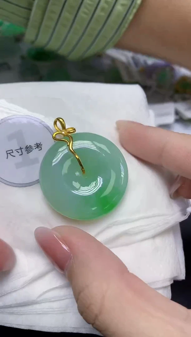 颈饰18K金镶嵌翡翠天然缅甸翡翠A货多样性发一件