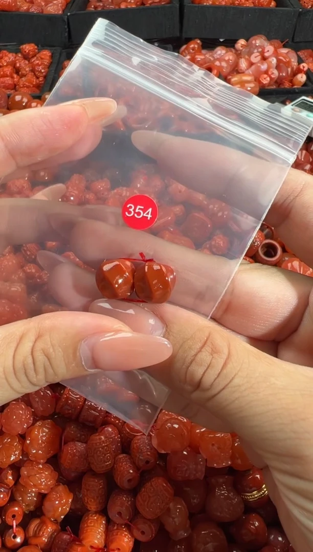 南红玛瑙未镶嵌颈饰1