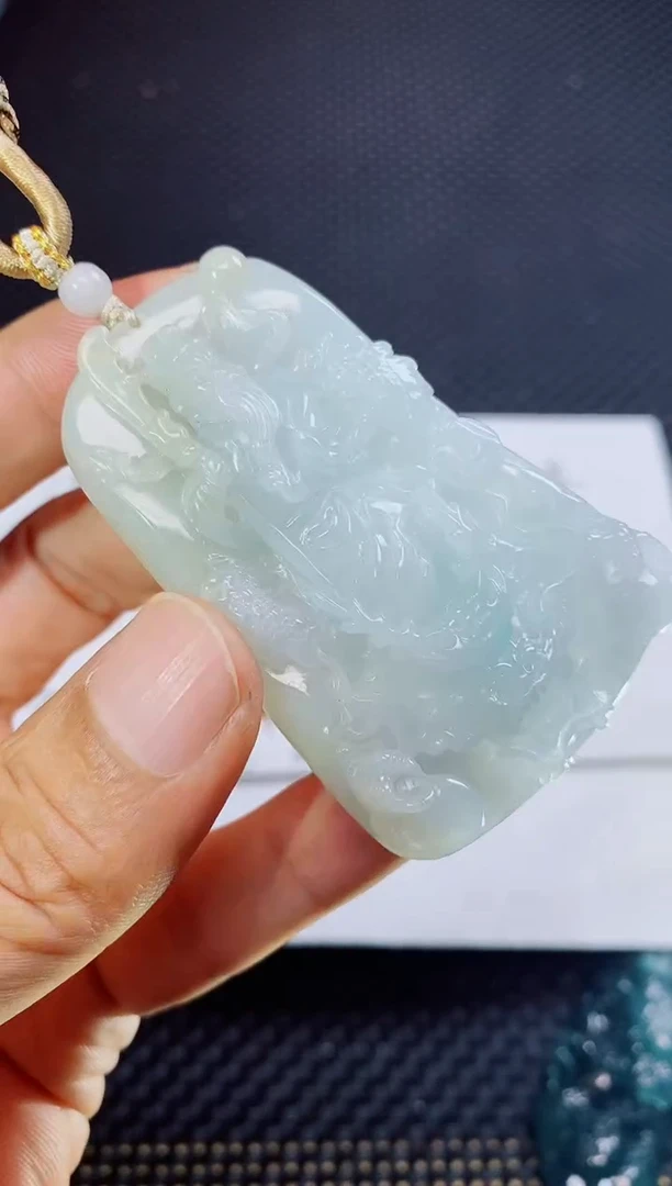 翡翠未镶嵌颈饰