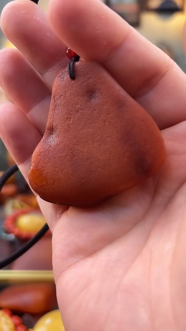 未镶嵌颈饰琥珀吊坠