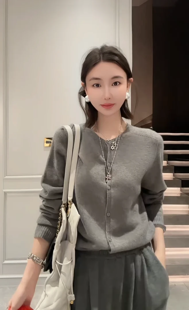 欧货2025秋冬新款时髦日常百搭单排扣长袖圆领叠穿针织开衫上衣女