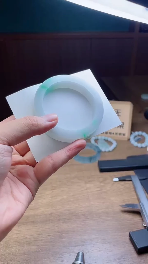 定制翡翠手镯未镶嵌九*菊定制