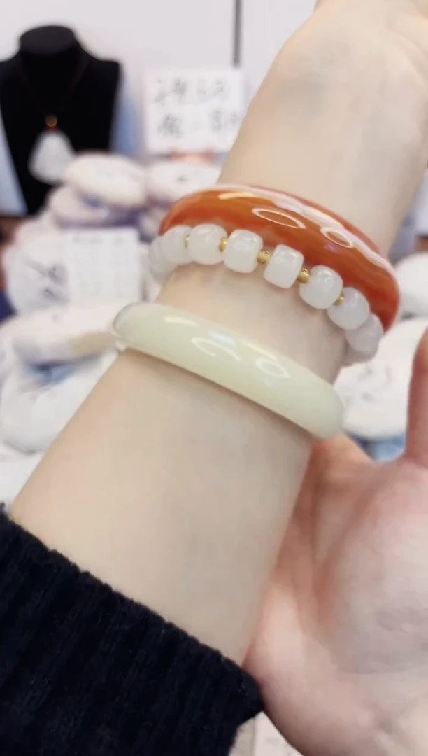 【闪购商品】石英质玉手镯未镶嵌35-玛瑙圈口62