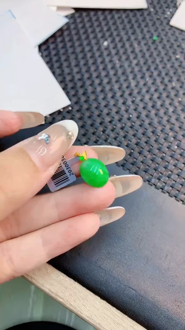 翡翠18K金镶嵌吊坠(不含链)1