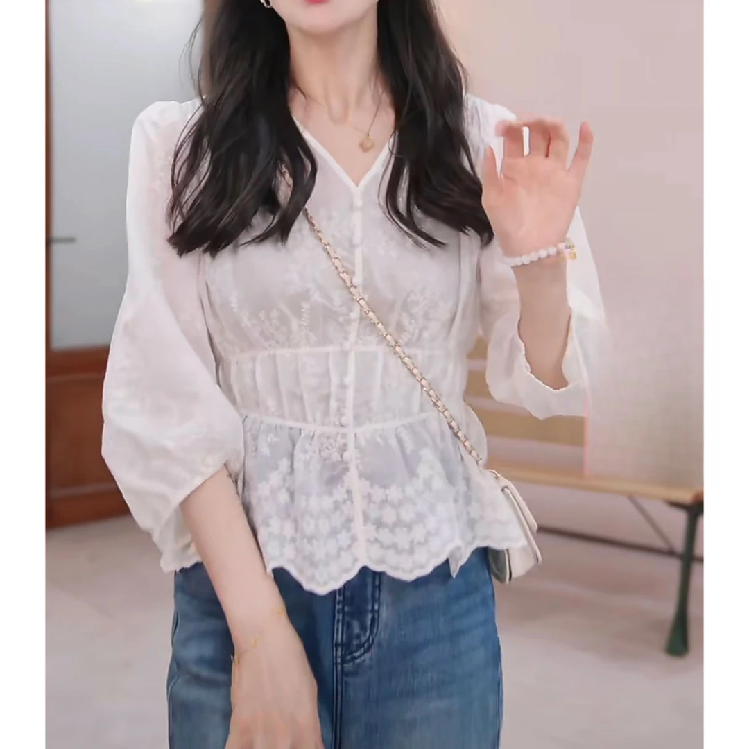 2025夏季新款七分袖V领莱赛尔绣花衬衣收腰小衫上衣女气质显瘦
