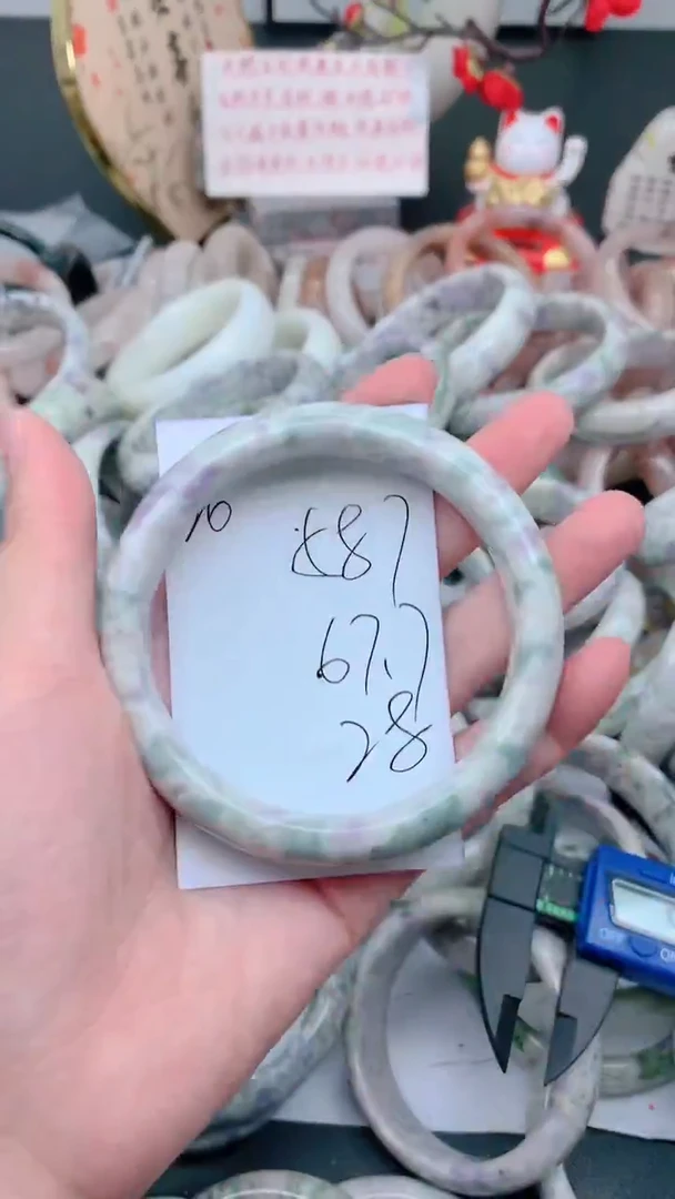 未镶嵌手镯石英质玉587