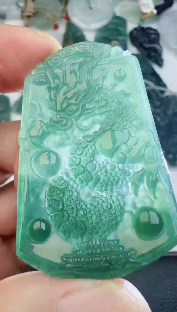 【闪购商品】翡翠吊坠(不含链)未镶嵌多样性随机发其一