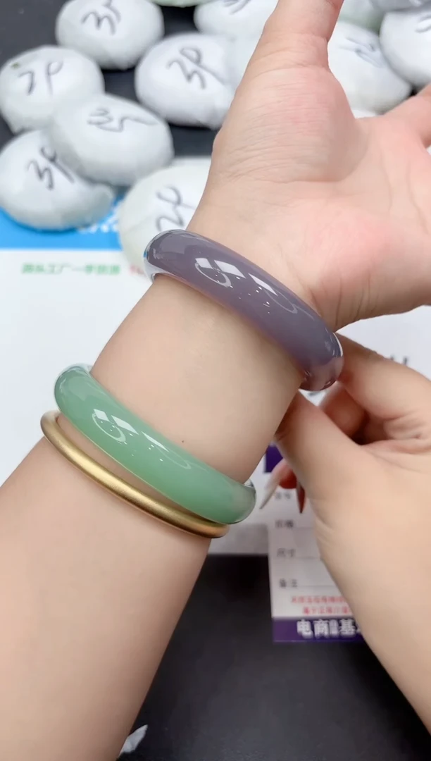 未镶嵌手镯石英质玉116-60.4