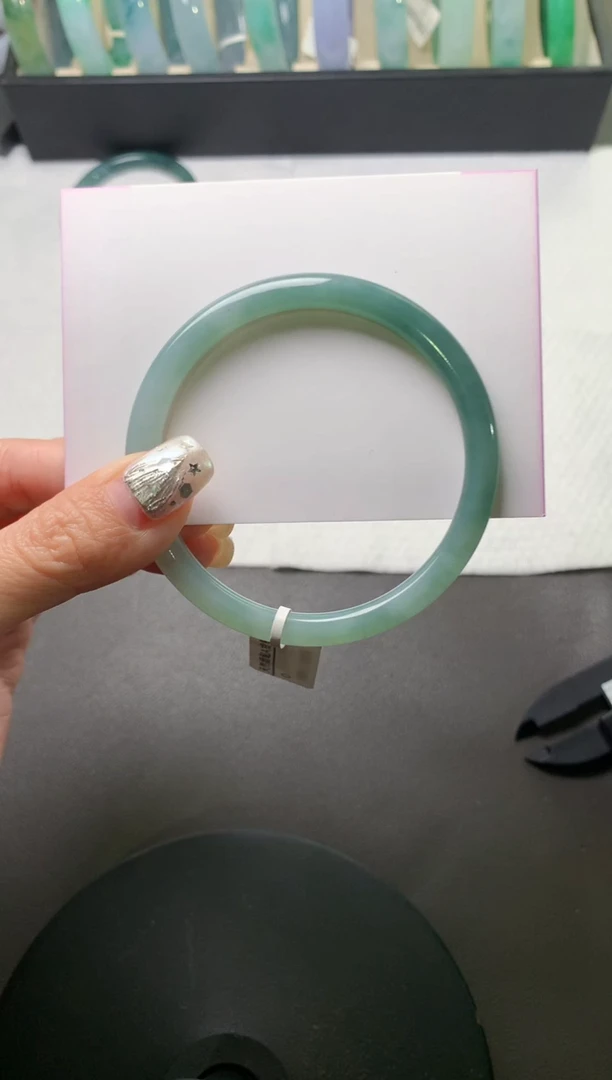 未镶嵌手镯（圆镯）翡翠56.7*6.4*5.6