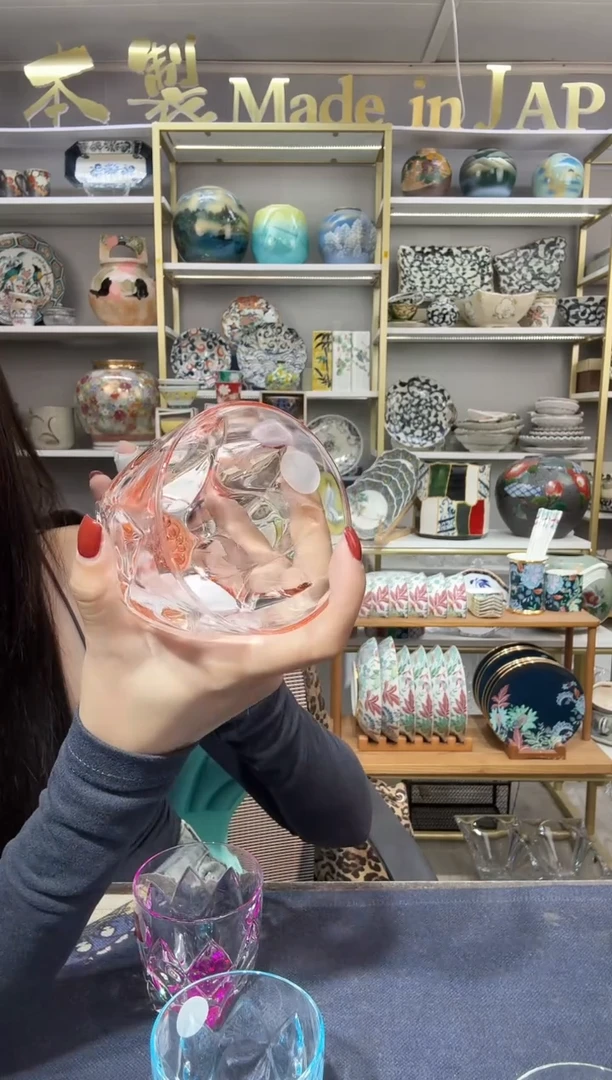 瓷水晶水杯一只装橙色