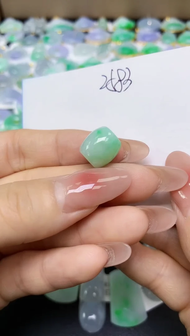 翡翠未镶嵌颈饰 天然缅甸翡翠A货